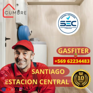 Gasfiter certificado SEC en Santiago, Chile. Profesional sonriente con uniforme rojo de Cumbre, empresa con 10 años de experiencia TOP. Especialista en instalación y reparación de calefont.